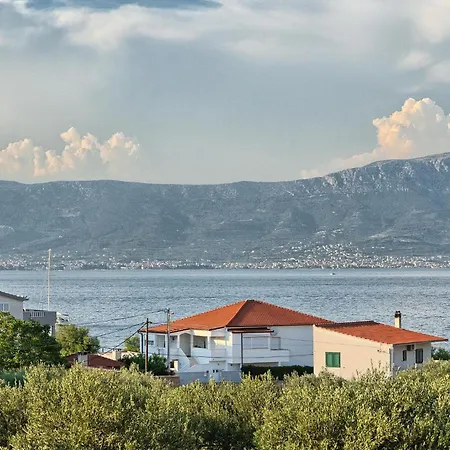 Mateas Seaview Patio Apartman *